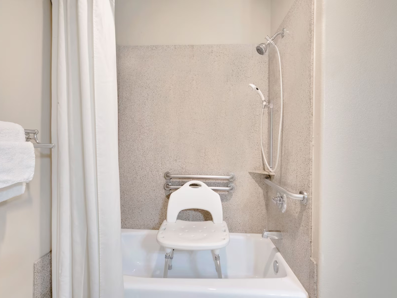 Single Bedroom With Amenities